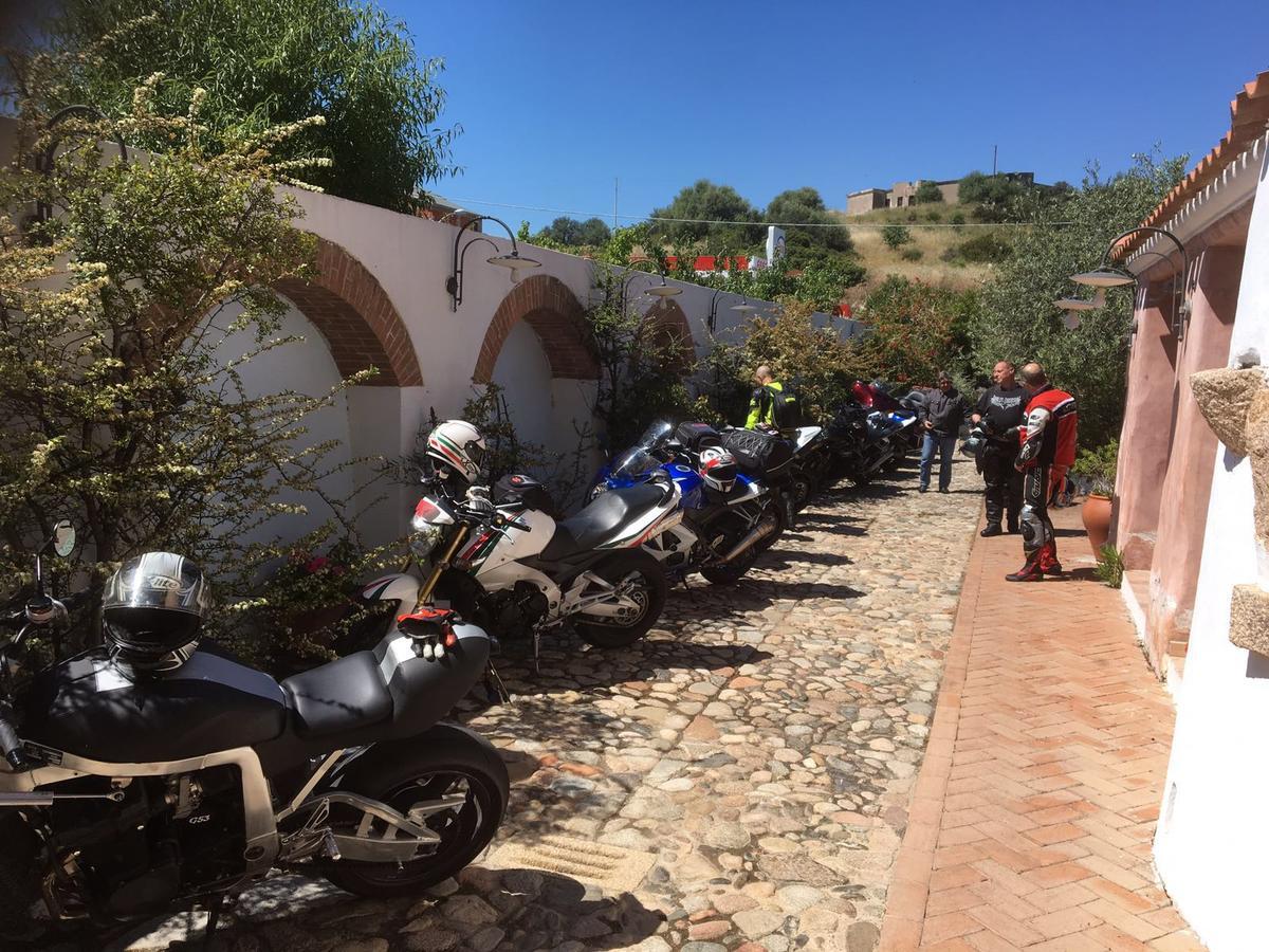 אוליאנה Locanda Tipica Sa Corte מראה חיצוני תמונה
