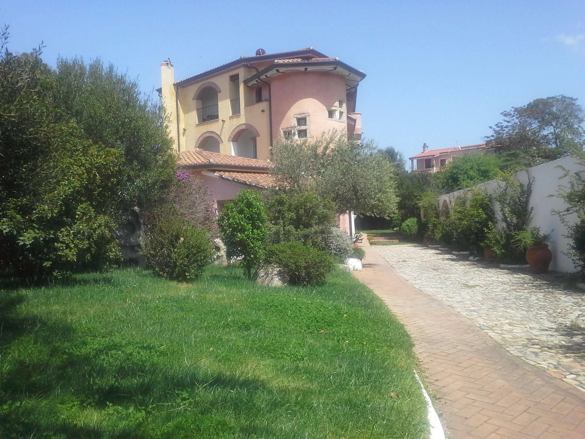 אוליאנה Locanda Tipica Sa Corte מראה חיצוני תמונה